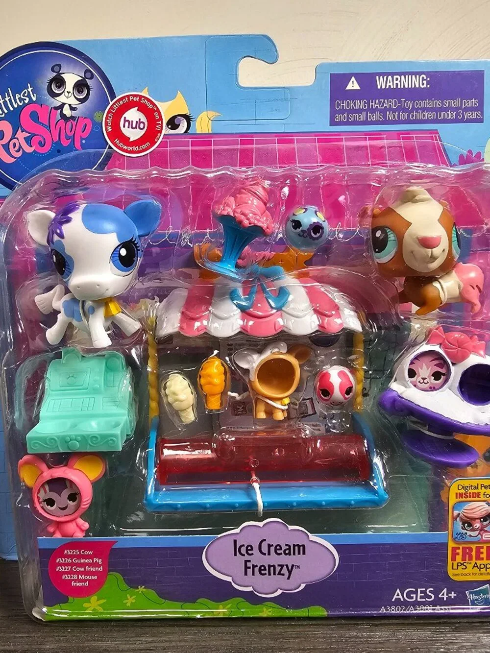 Hasbro Littlest Pet Shop Ice Cream Frenzy #3225 Cow #3226 Guinea NEW LPS 2012